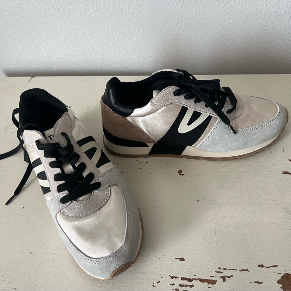 TRETORN Women's Loyola Lace Up Sneakers like new size 9